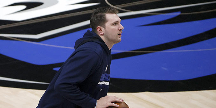  东契奇超神发挥斩公牛，独行侠豪取五连胜